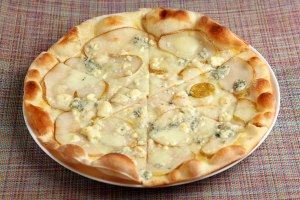 Как приготовить пиццу с сыром с голубой плесенью?