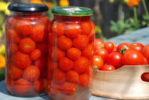 Можно ли в России зимой купить вкусные (не "стеклянные") помидоры? Где?