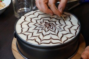 Как сделать "покрытие" для торта типа глазури на основе сметаны?