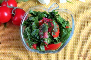 Как приготовить салат из шпината и вишни?