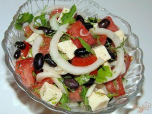 Какой салат приготовить из адыгейского сыра и помидоров?