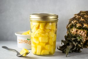 Когда и в каком количестве добавлять квашеный ананас в мурановские щи?