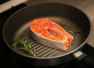Какой соус можно сделать к жареному лососю (кете, кижучу и т.д.)?