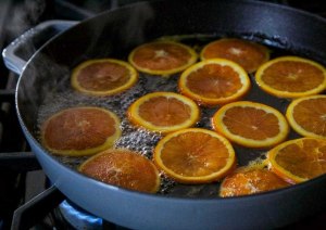 Можно ли жарить апельсины и к чему их подавать? Какие есть рецепты?