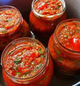 В каких блюдах, где встречается сочетание кефира и протертых томатов?