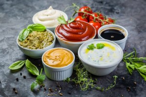 Какие добавки (овощи, специи) можно сделать в соус пассата?
