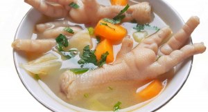 Как правильно сварить бульон из куриных лапок для супа, что надо делать?