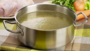 Бульон из куриных голов, как правильно сварить бульон для супа?