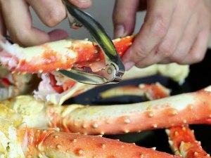 Как культурно и легко вытащить мясо из крабовых и омаровых ножек?