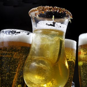 Какие коктейли можно приготовить с пивом?