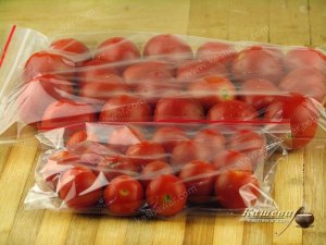 Можно ли заморозить маленькие томаты целиком, как?