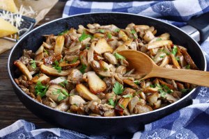Сколько времени жарить, готовить грибы курники?