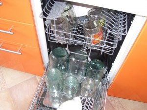 Можно ли мыть банки для консервирования в посудомоечной машине?