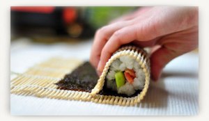 Во что заворачивают суши и роллы (кулинария)? Чем заворачивают суши, роллы?