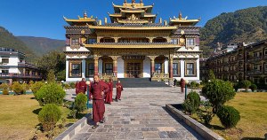 Чем знаменит монастырь Нартанг?