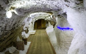 Где расположен Музей вечной мерзлоты с вручную выкопанным подземельем?
