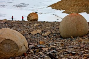 Как называются каменные геометрические фигуры на острове Чампа?