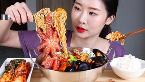 Почему китайцы много кушают и остаются стройными?