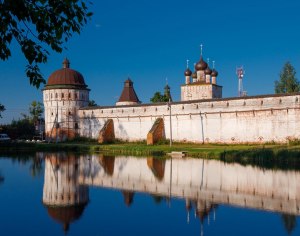 Ростовский кремль строили как крепость или как монастырь?