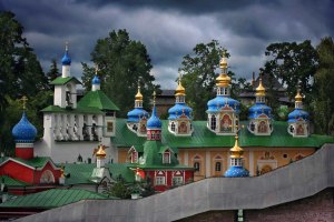 Сколько раз закрывался Псково-Печерский монастырь?