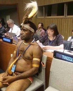 В каком племени носят футляр для пениса?