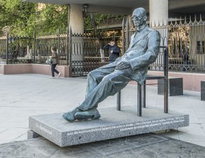 Памятник Ле Корбюзье в Москве где находится?
