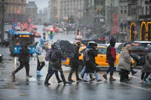 На следующей неделе обещают дождь со снегом в Москве. Пора менять резину?