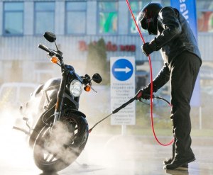 Как помыть мотоцикл быстро и чисто?