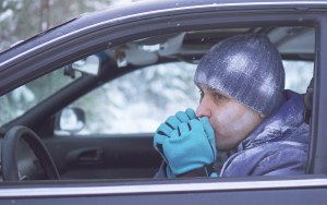 Какие вещи нельзя оставлять в машине в сильные морозы?