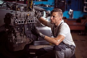 Как может мастер, не понимающий по двигателям, ремонтировать их?
