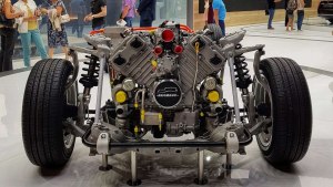 Какие двигатели устанавливают на автомобили Аурус?