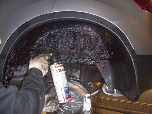 Как самому обработать днище автомобиля "антигравием­"?