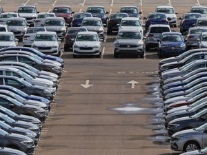 Почему в РФ снизился интерес к покупкам машин?