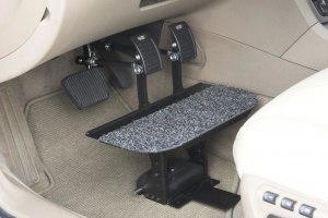 Что делать, если жена в твоей машине не достает ногами до педалей?