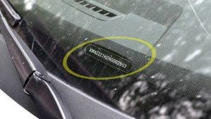 Безопасно ли размещать VIN номер авто на стеклах автомобиля (см.)?