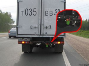 Когда и зачем в Москве клеили на грузовики зелёные треугольники?