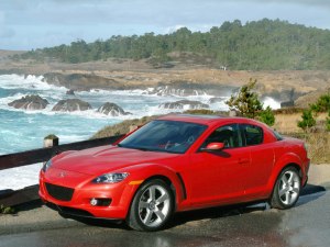 Какая автомобильная компания выпустила RX-8 в 2004 году?