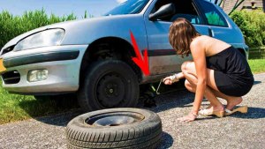 Что женщина сама, без чьей-то помощи, может отремонтировать в машине?