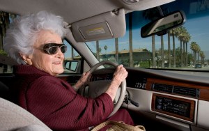 Как научиться водить машину в пожилом возрасте?