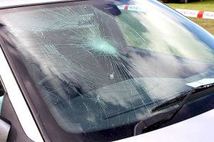 Когда нужно менять поврежденное лобовое стекло автомобиля (см.)?