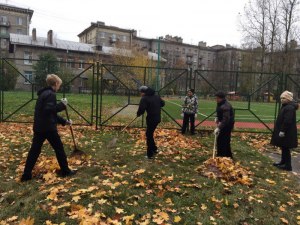 Может ли школа заставить ученика убирать территорию, это законно или нет?