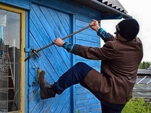 Взял несколько кирпичей на заброшенном садовом участке, это кража? Почему?