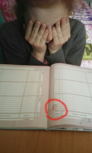 Имеет ли преподаватель ставить 2 из за веб-камеры? (см ниже)