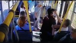 Как поступить кондуктору в автобусе, если пассажир едет без маски?