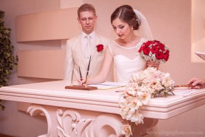 Что подписывают молодожёны во время торжественной церемонии бракосочетания?