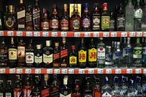 Можно ли заказывать в доставке продуктов на самоизоляции спиртные напитки?