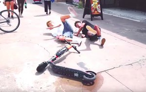 Пьяный самокатчик сбил ребёнка на тротуаре.Будет ли ему за это наказание?