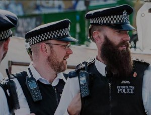 Разрешено ли милиционерам носить усы?