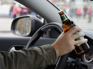 Какое наказание за употребление пищи и напитков при управлении автомобилем?