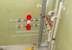 Кто должен делать капитальный ремонт стояка горячей воды в квартире?